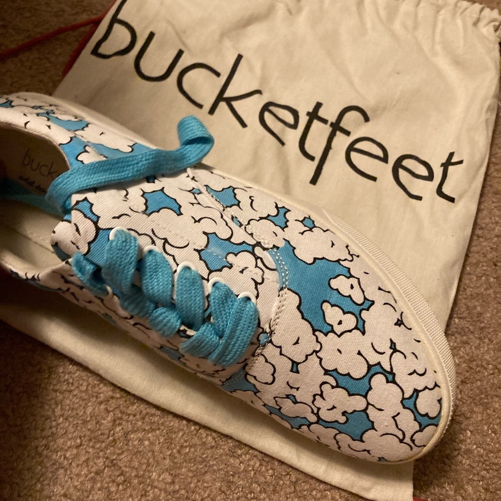 Bucket Feet Blue and White Cloud Sneakers Women’s 12.5/Mens 11